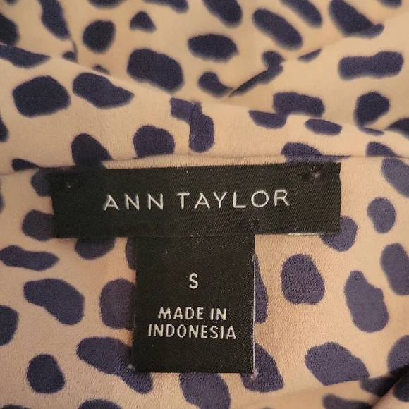 Ann Taylor Black and Tan Patterned Blouse - Picture 3 of 3